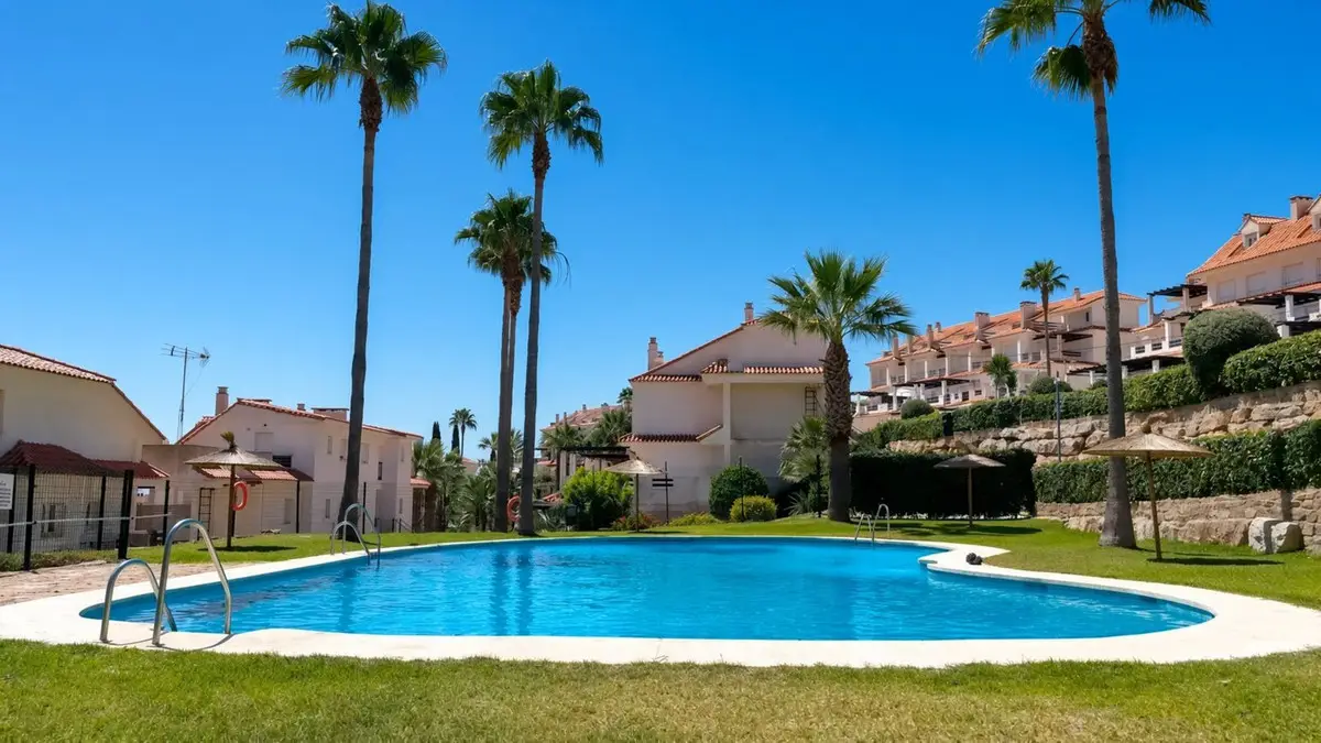 Middle Floor Apartment for sale in La Duquesa — photo 1