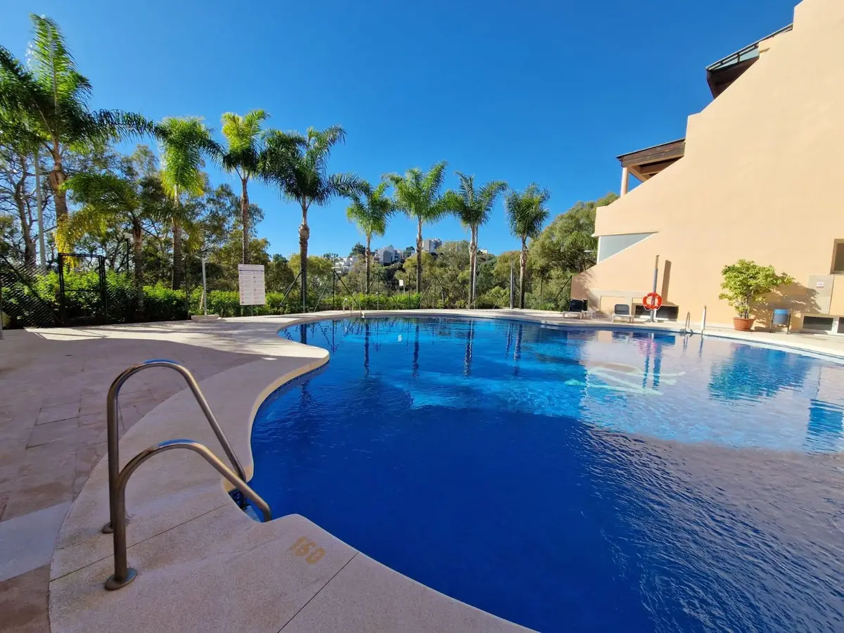 Middle Floor Apartment for sale in Marbella — photo 1