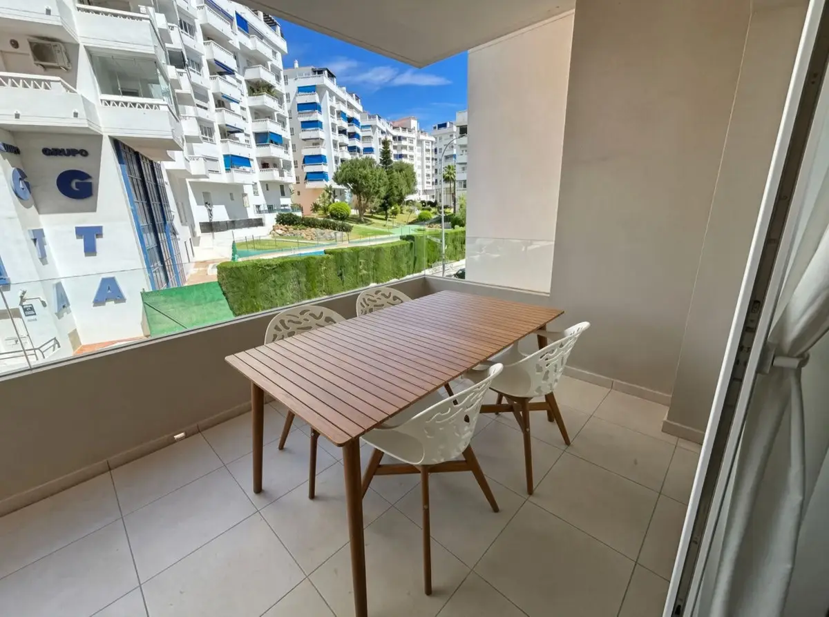 Middle Floor Apartment for sale in La Campana — photo 1