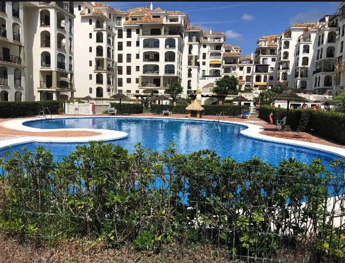 Middle Floor Apartment for sale in La Duquesa — photo 1
