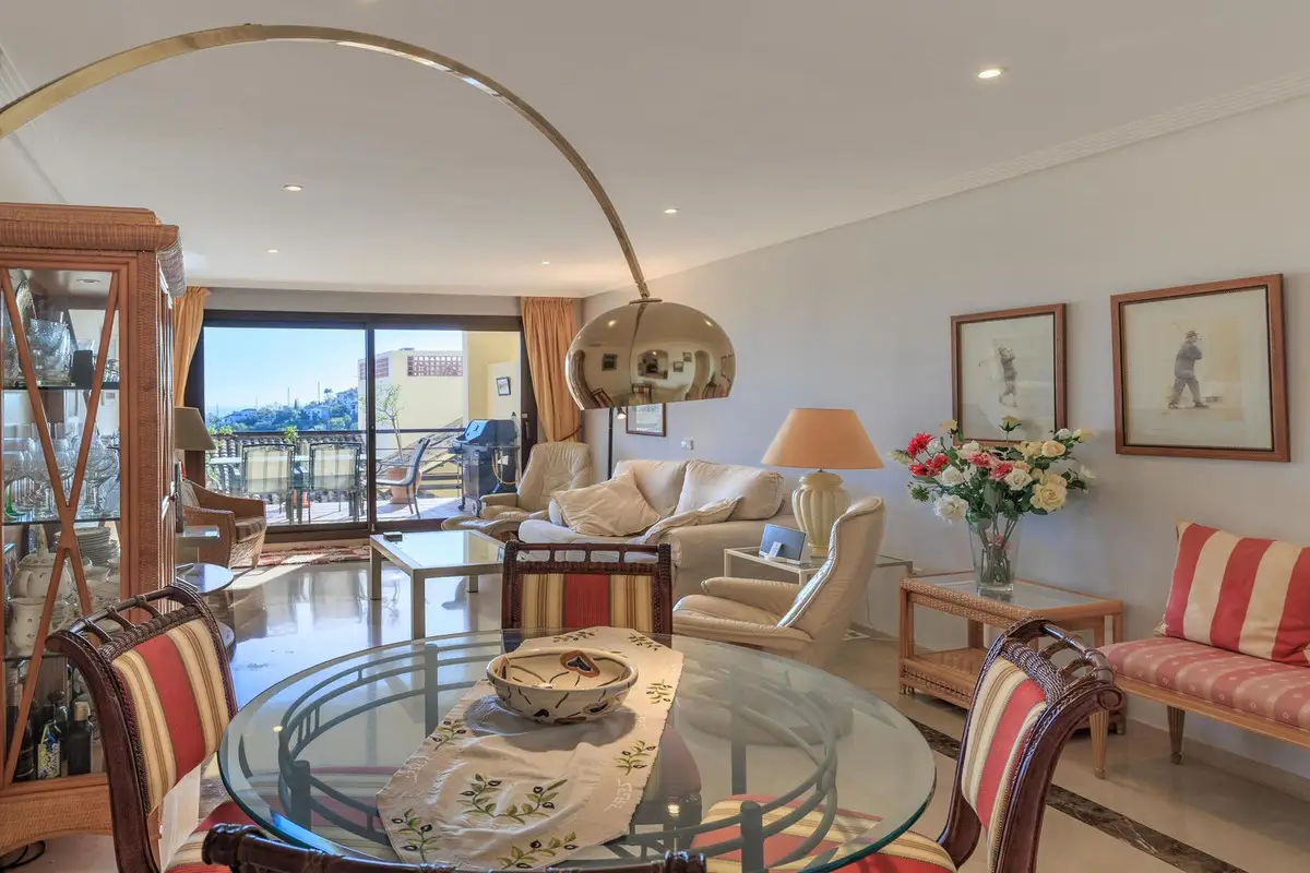 Ground Floor Apartment for sale in Benahavís — photo 1