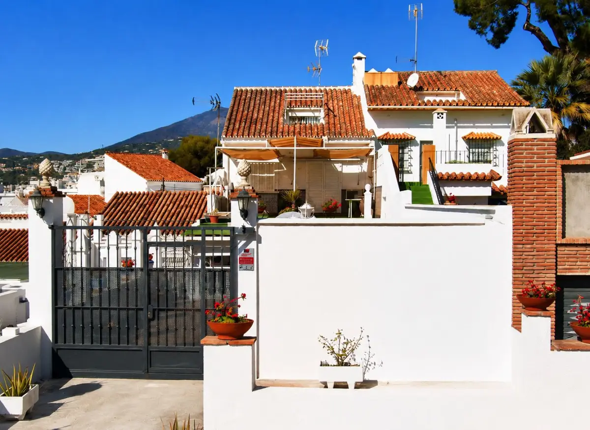 Townhouse for sale in Nueva Andalucía — photo 1