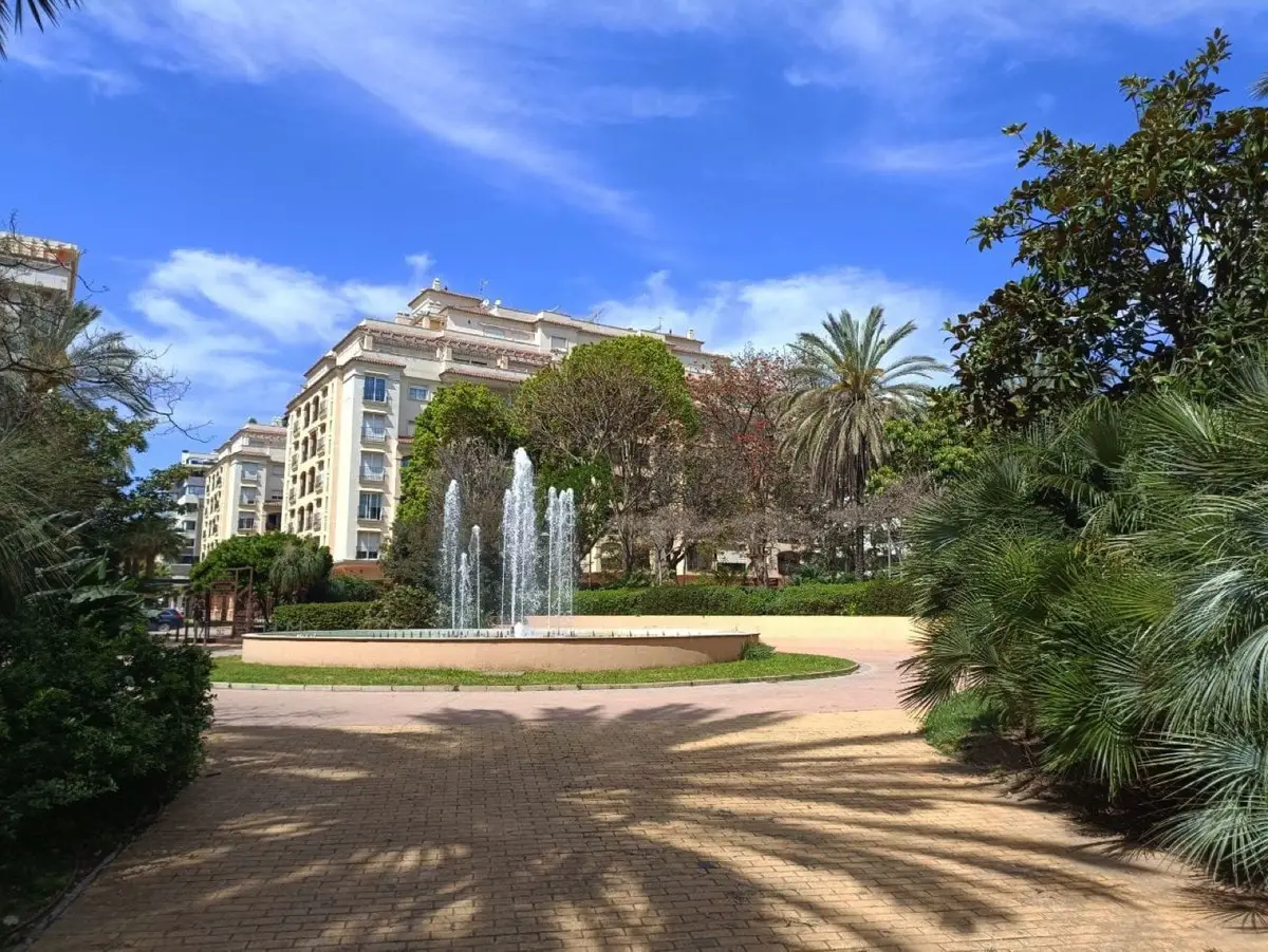 Middle Floor Apartment for sale in Estepona — photo 1
