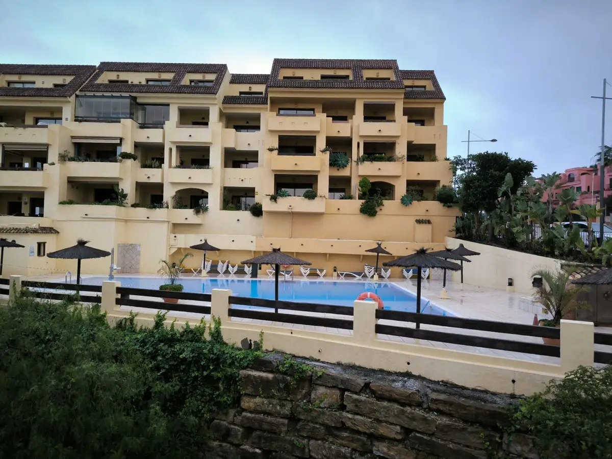 Middle Floor Apartment for sale in La Duquesa — photo 1