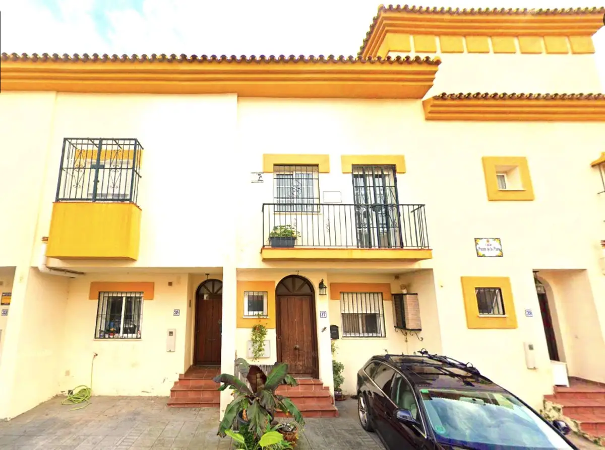 Townhouse for sale in Estepona — photo 1