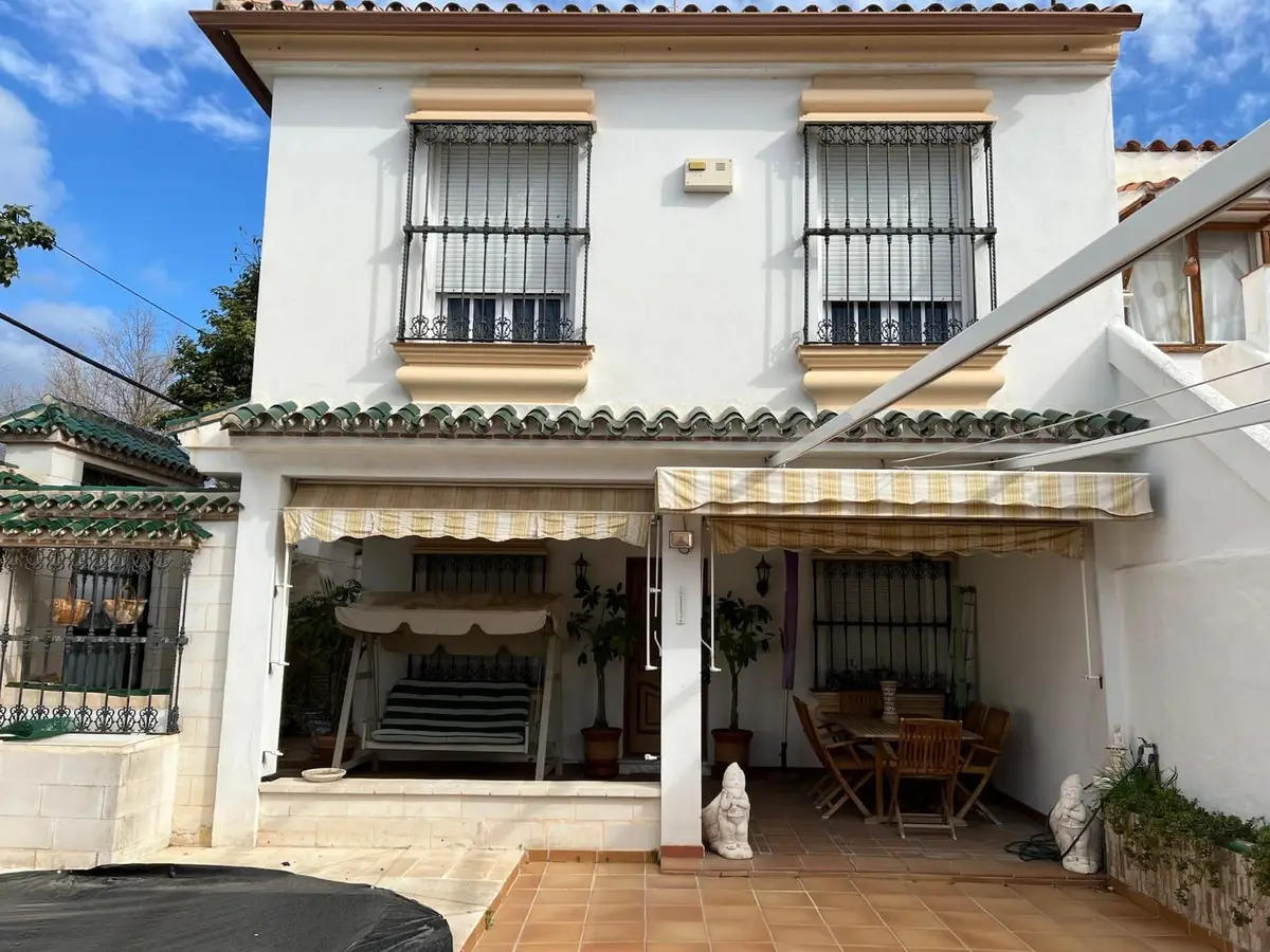 Detached Villa for sale in Nueva Andalucía — photo 1