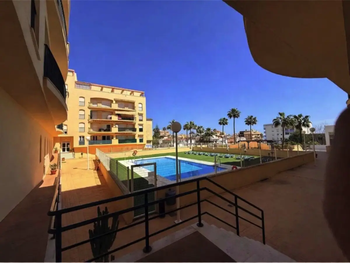 Middle Floor Apartment for sale in San Luis de Sabinillas — photo 1
