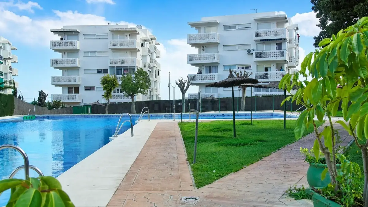 Middle Floor Apartment for sale in Estepona — photo 1
