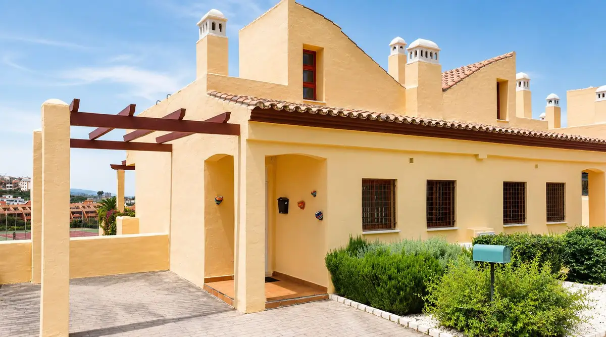 Semi-Detached House for sale in La Duquesa — photo 1