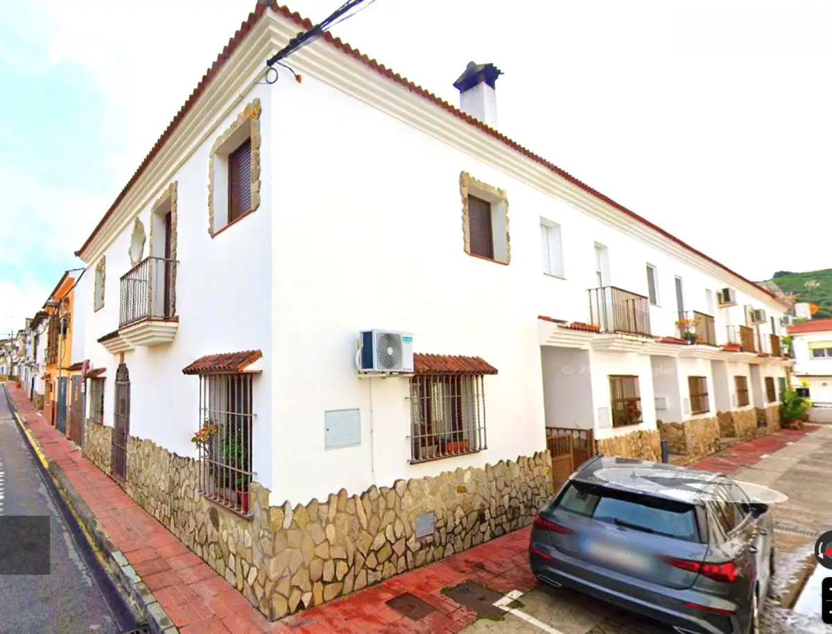 Semi-Detached House for sale in Casares — photo 1