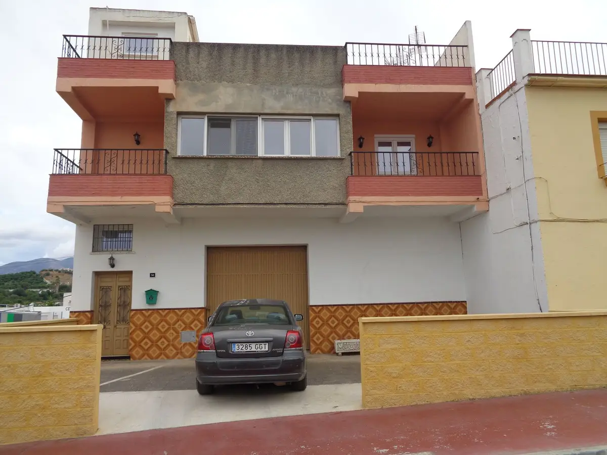 Semi-Detached House for sale in Coín — photo 1