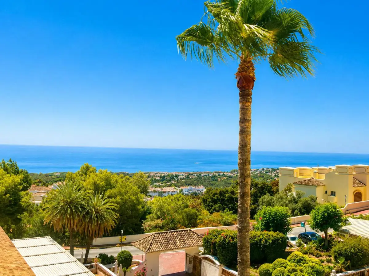 Penthouse for sale in Calahonda — photo 1