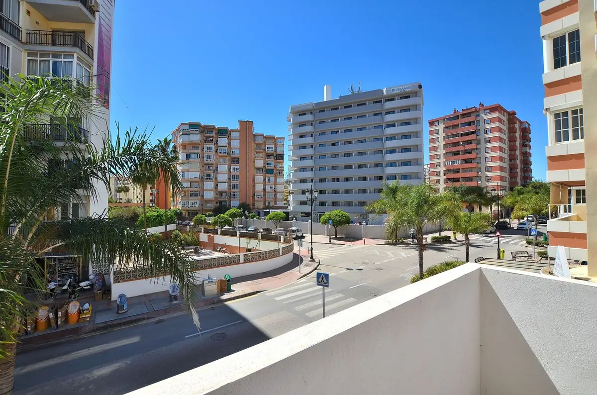 Middle Floor Apartment for sale in Fuengirola — photo 1