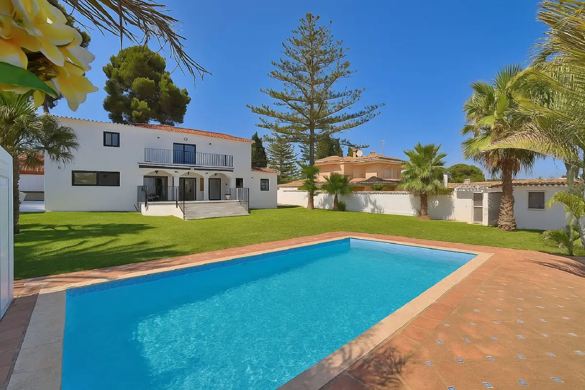 Detached Villa for sale in El Coto — photo 1
