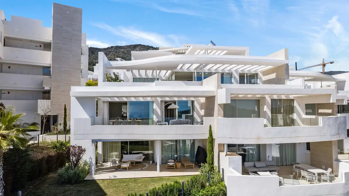 Middle Floor Apartment for sale in Marbella — photo 1