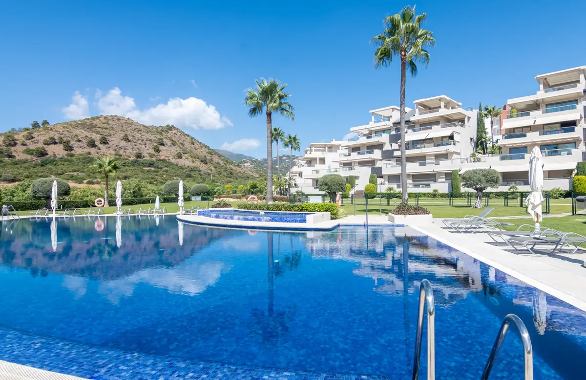 Ground Floor Apartment for sale in Benahavís — photo 1