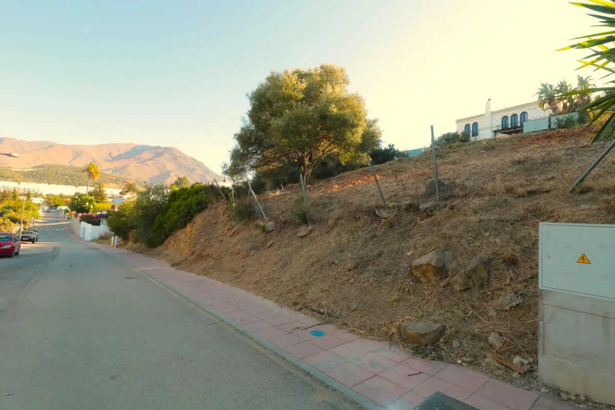 Residential Plot for sale in Estepona — photo 1