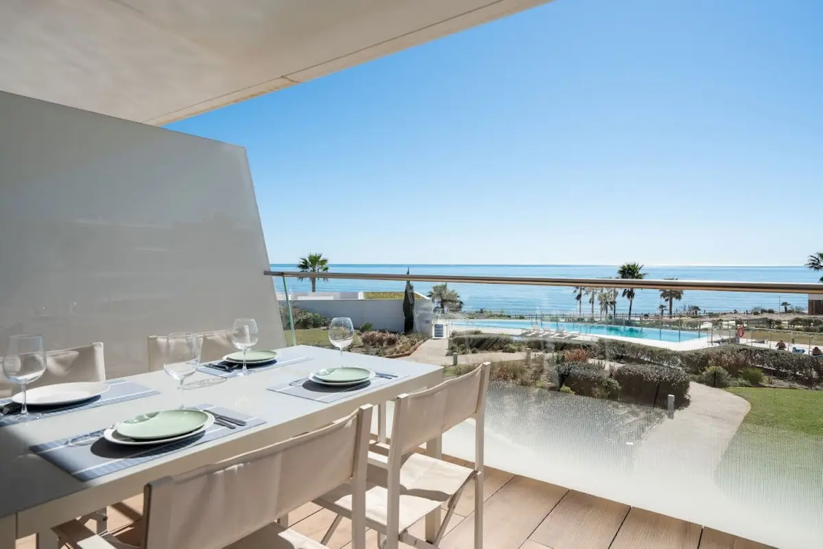Middle Floor Apartment for sale in Estepona — photo 1