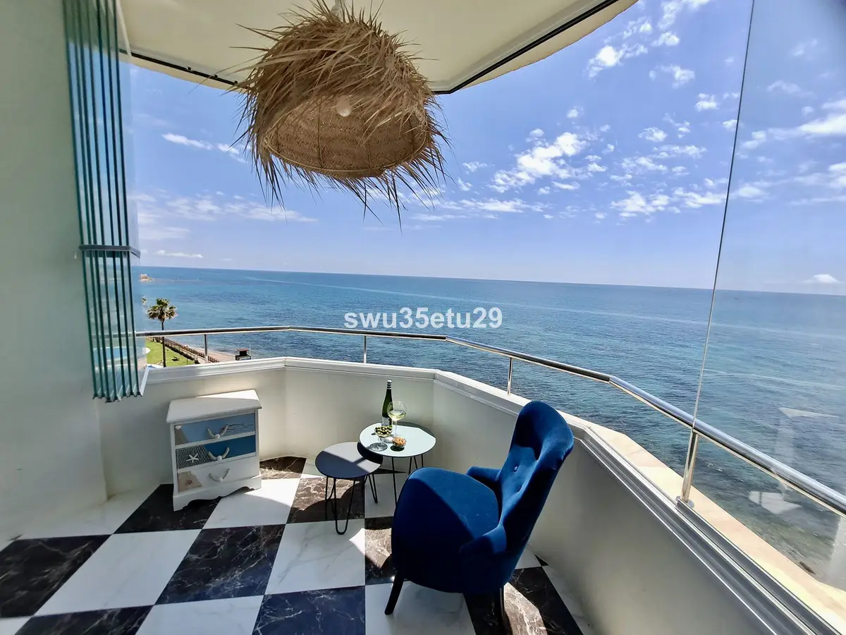 Middle Floor Apartment for sale in Calahonda — photo 1