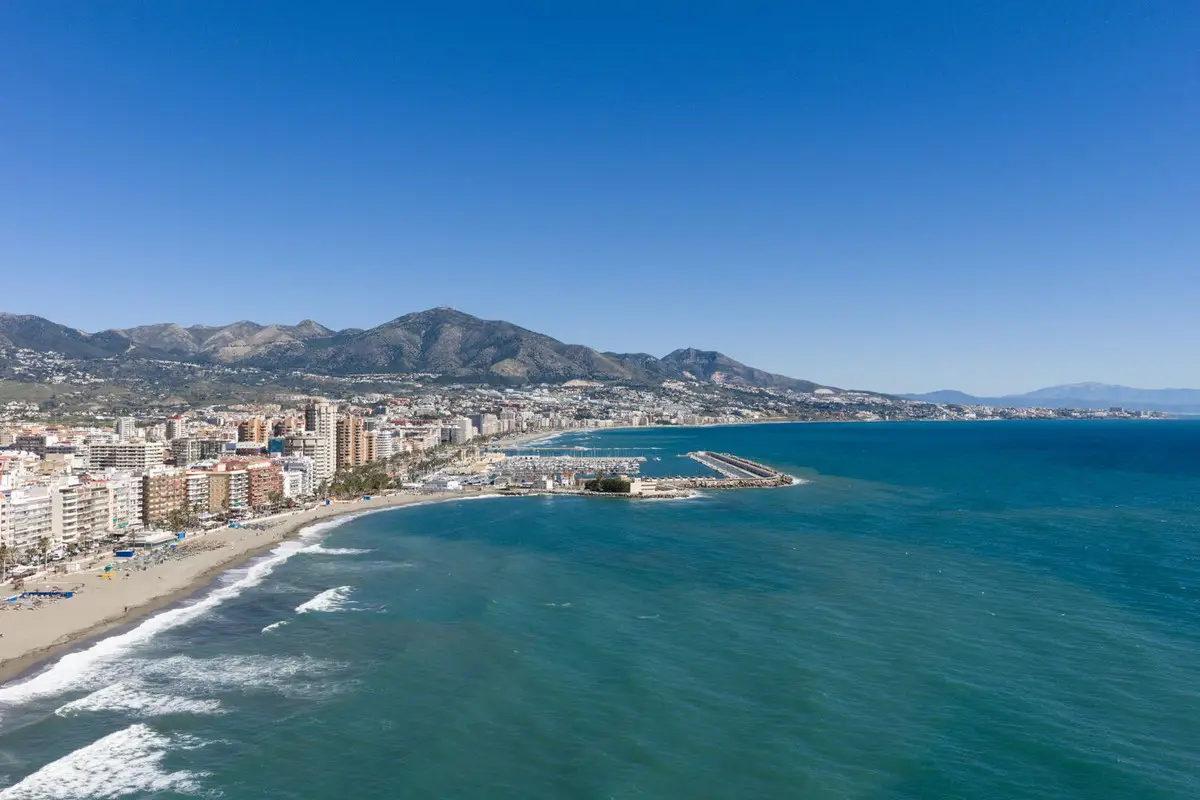 Top Floor Apartment for sale in Fuengirola — photo 1
