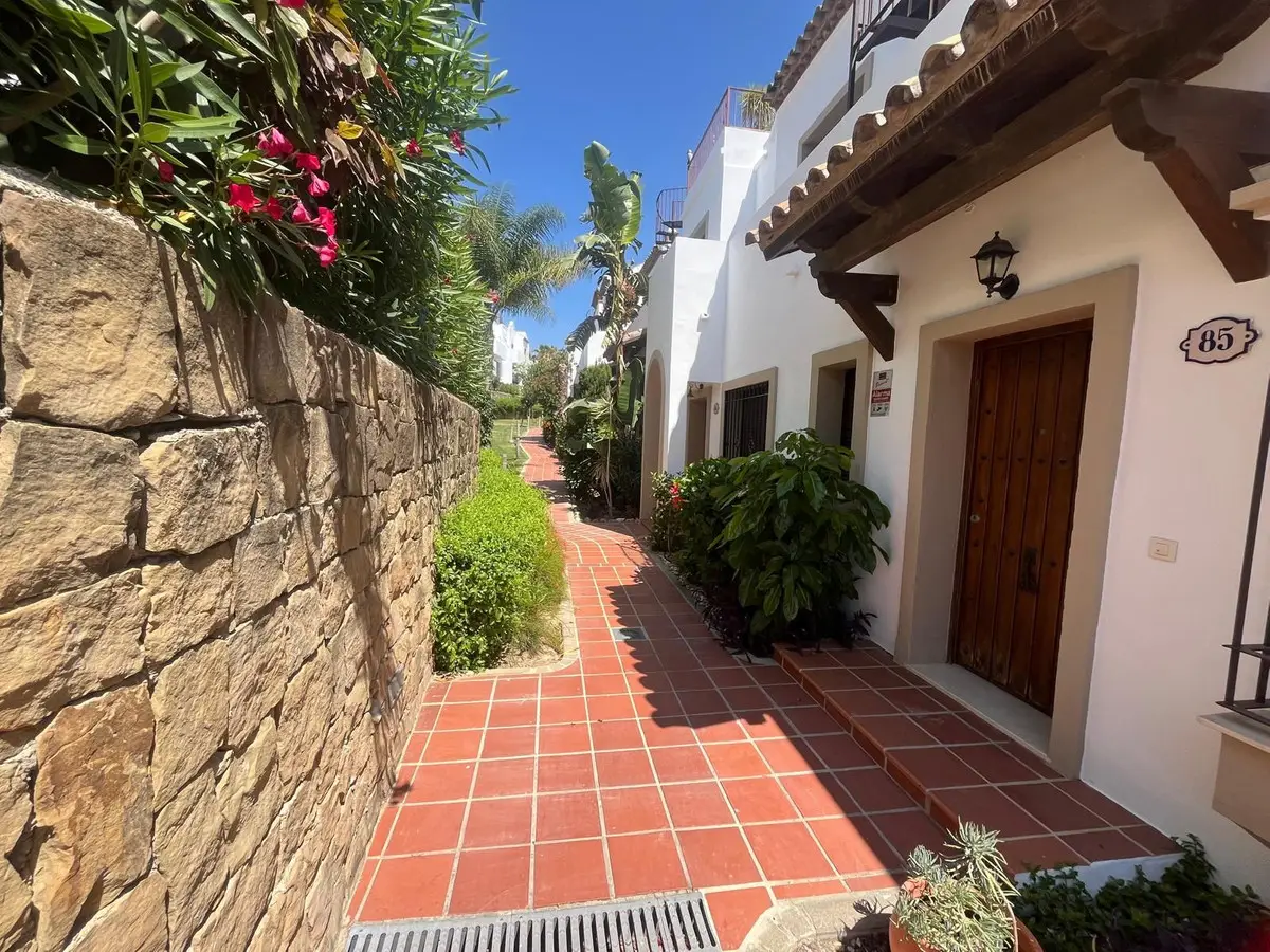 Townhouse for sale in Estepona — photo 1