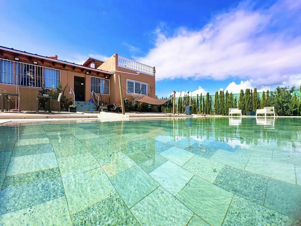 Detached Villa for sale in Estepona — photo 1