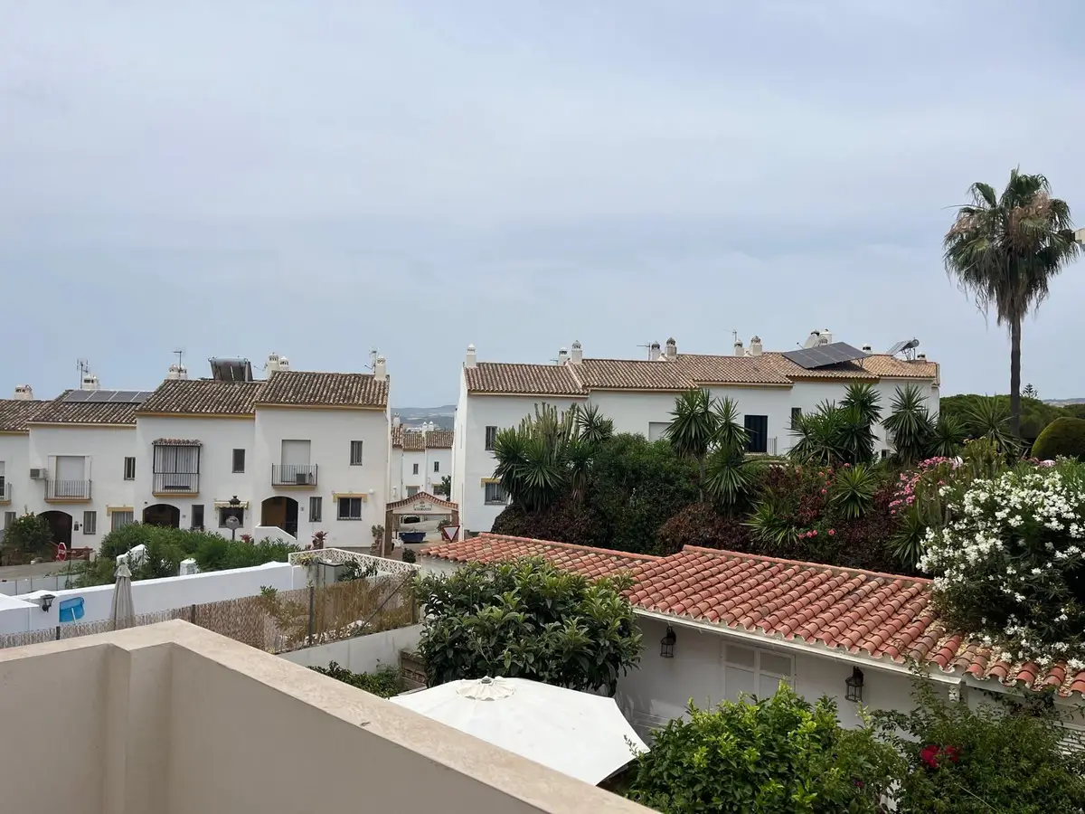 Ground Floor Apartment for sale in Estepona — photo 1