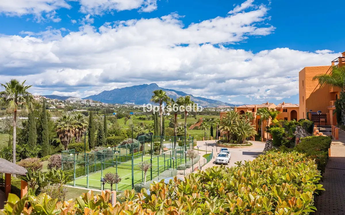 Ground Floor Apartment for sale in Benahavís — photo 1