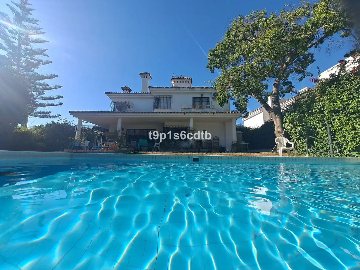 Detached Villa for sale in Marbella — photo 1