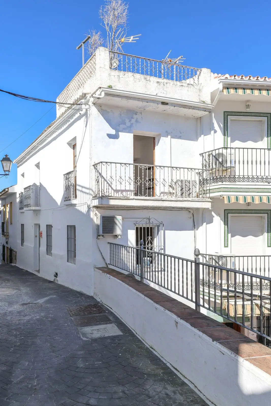 Townhouse for sale in Guaro — photo 1