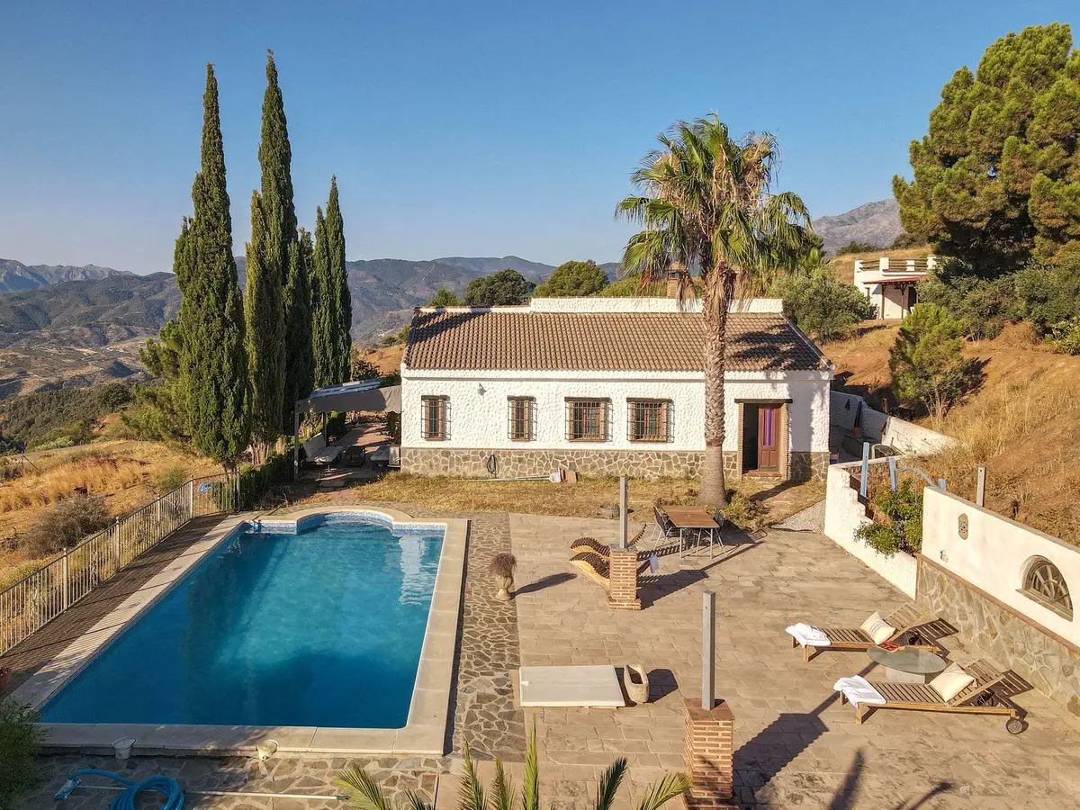 Detached Villa for sale in Alozaina — photo 1