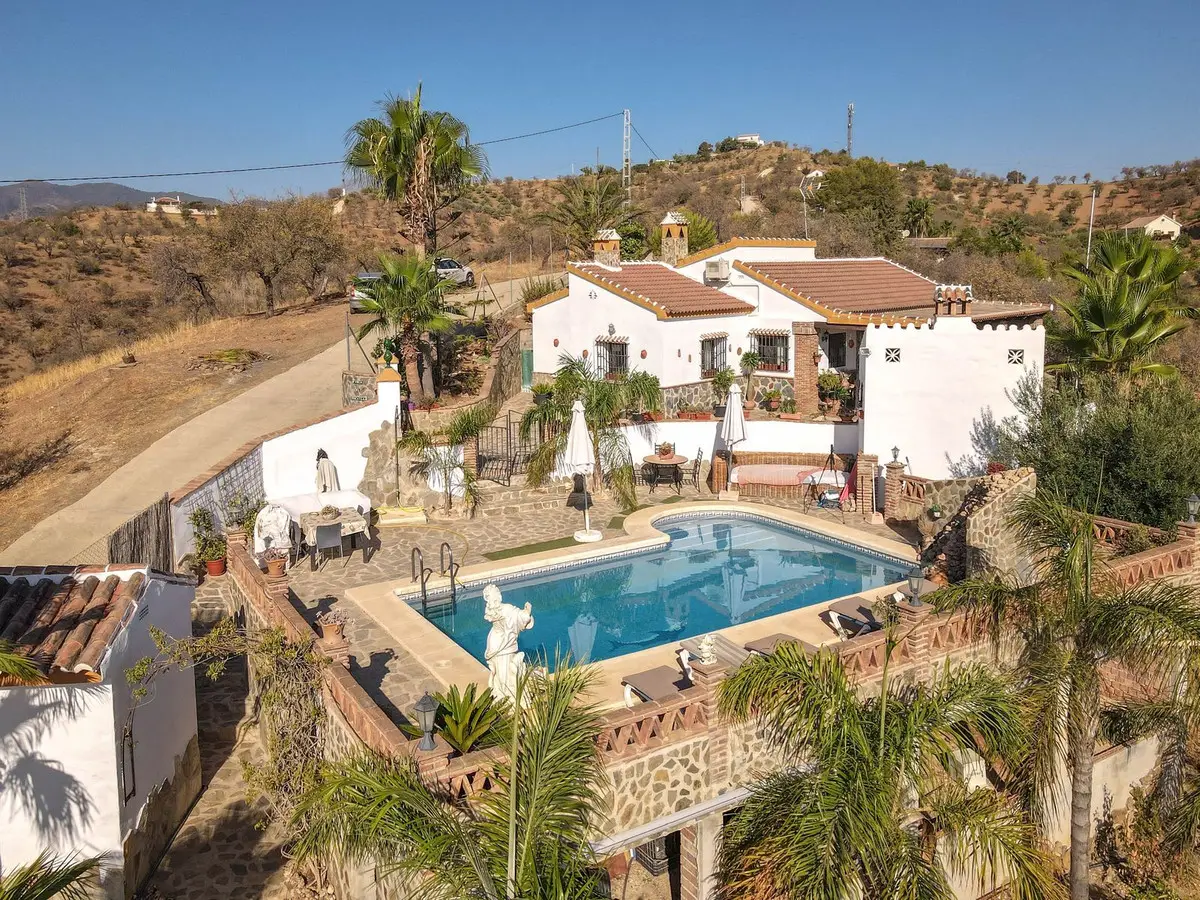 Detached Villa for sale in Guaro — photo 1