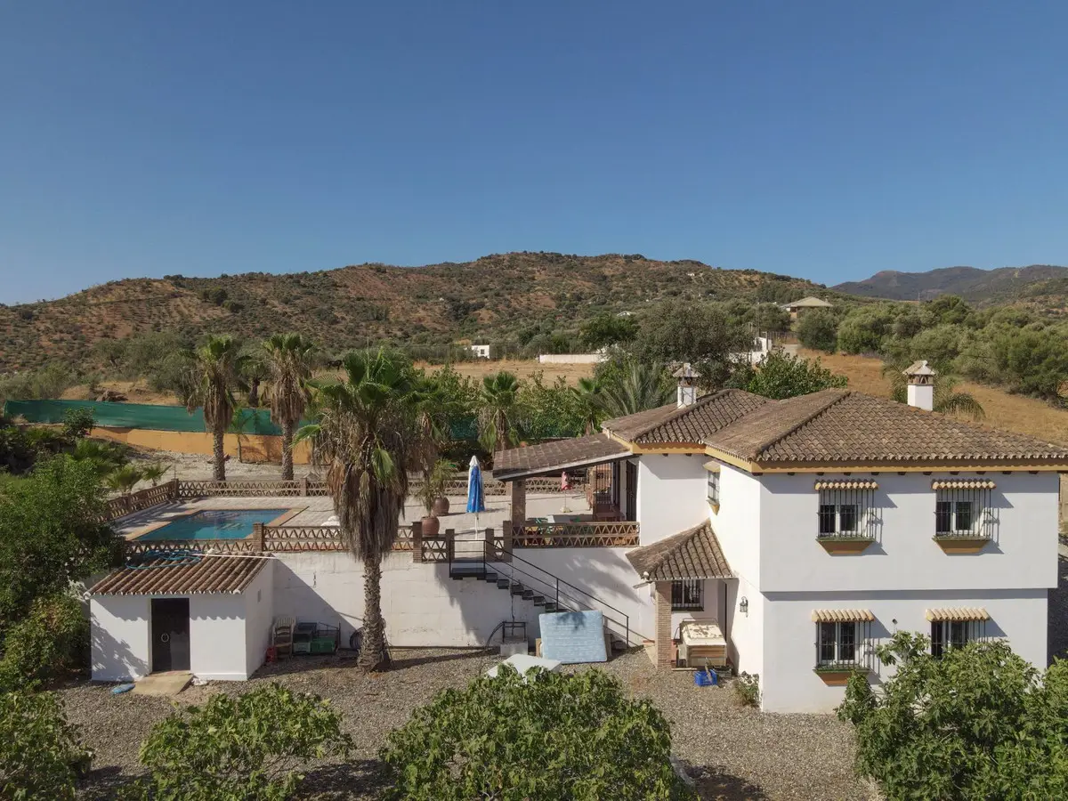Detached Villa for sale in Guaro — photo 1