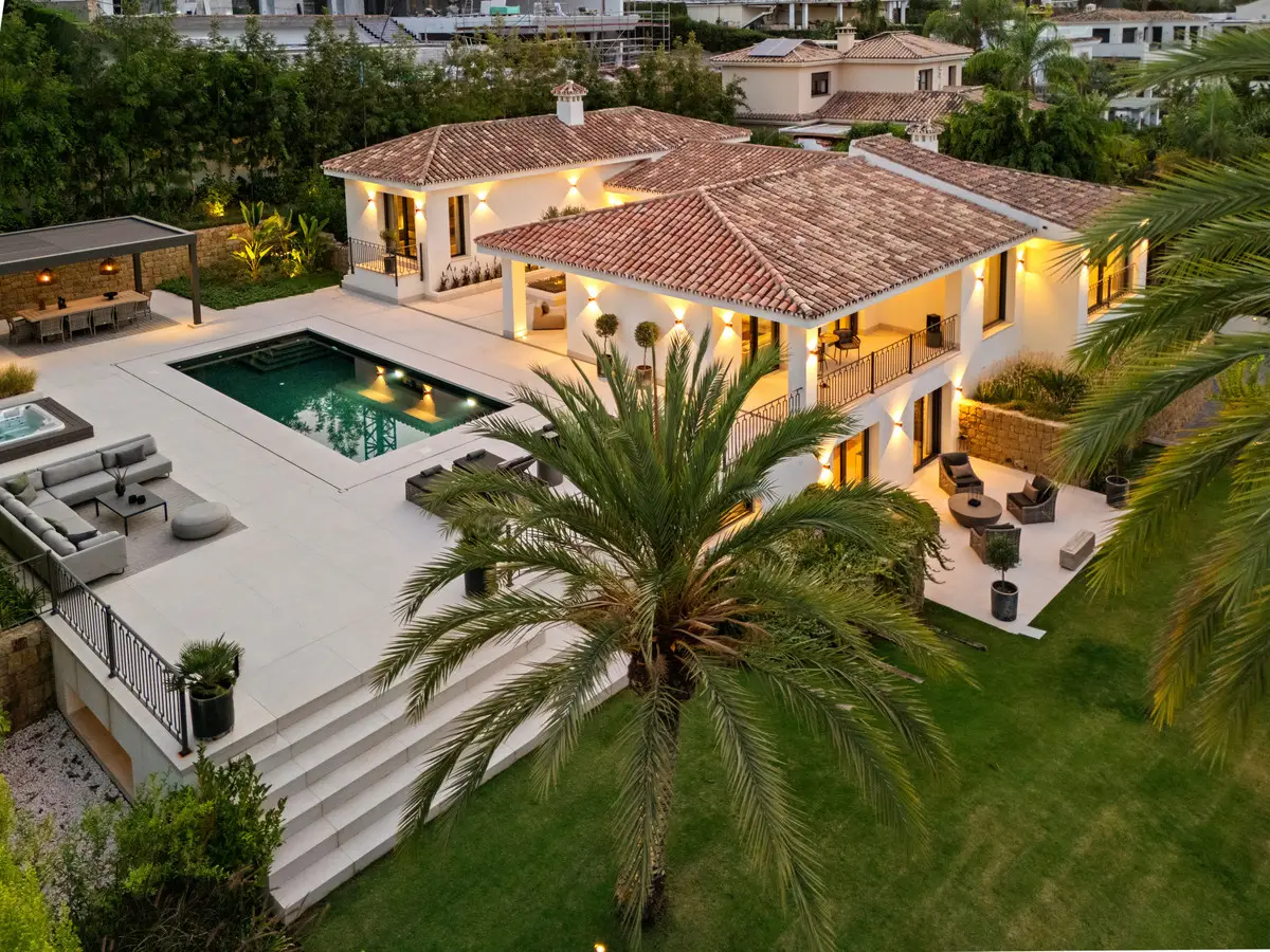 Detached Villa for sale in Nueva Andalucía — photo 1