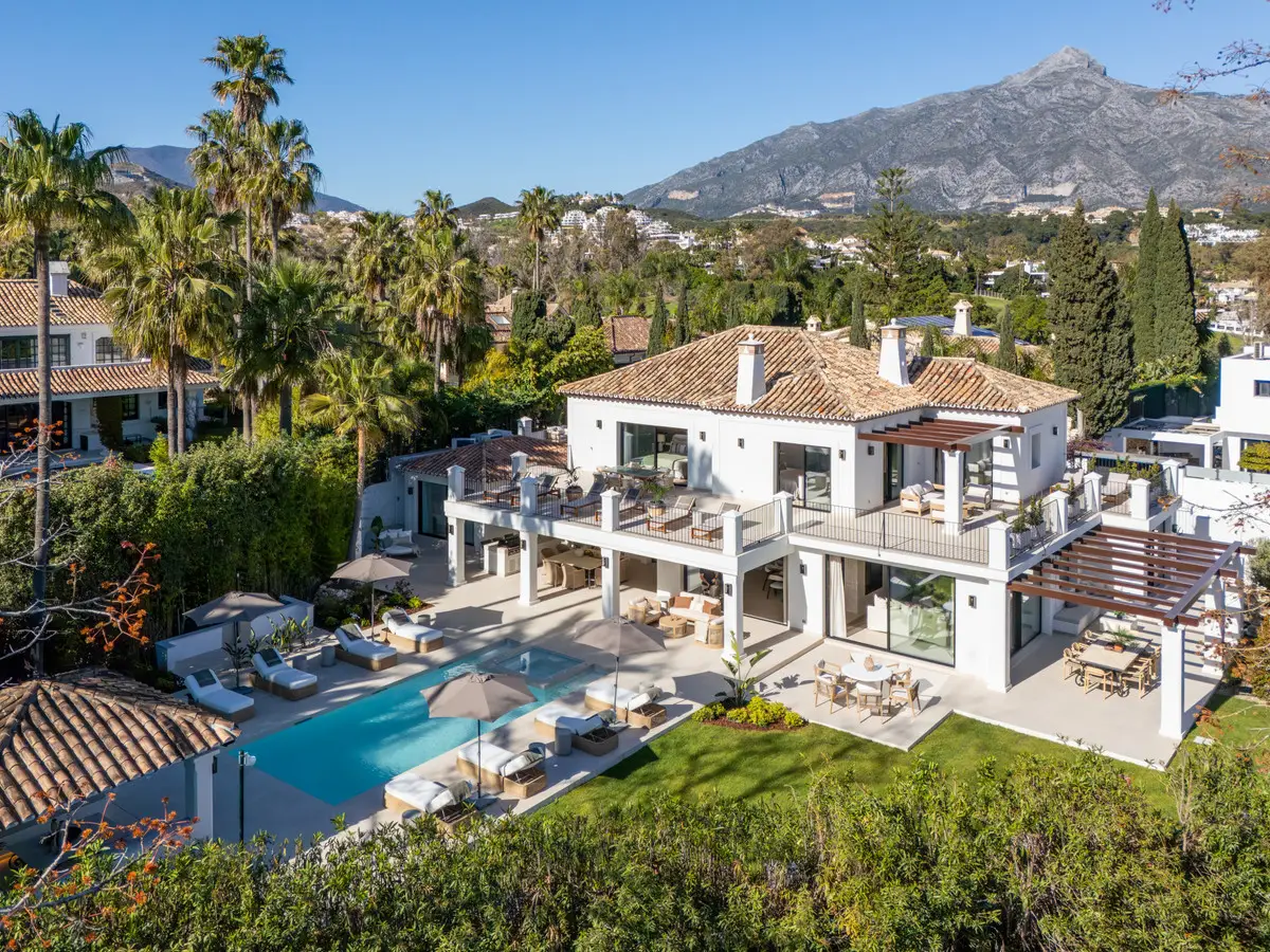 Detached Villa for sale in Nueva Andalucía — photo 1