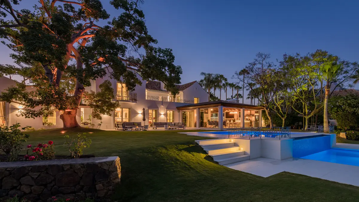 Detached Villa for sale in Nueva Andalucía — photo 1
