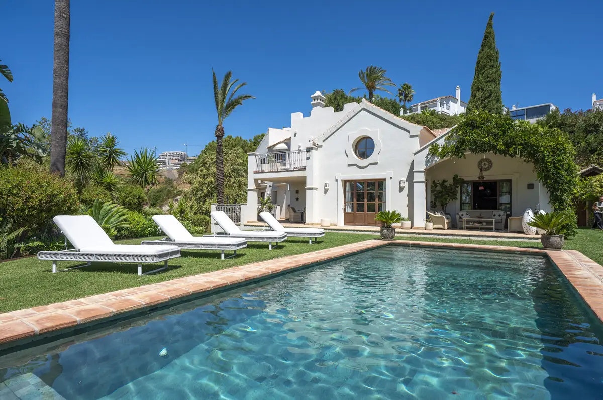 Detached Villa for sale in Estepona — photo 1