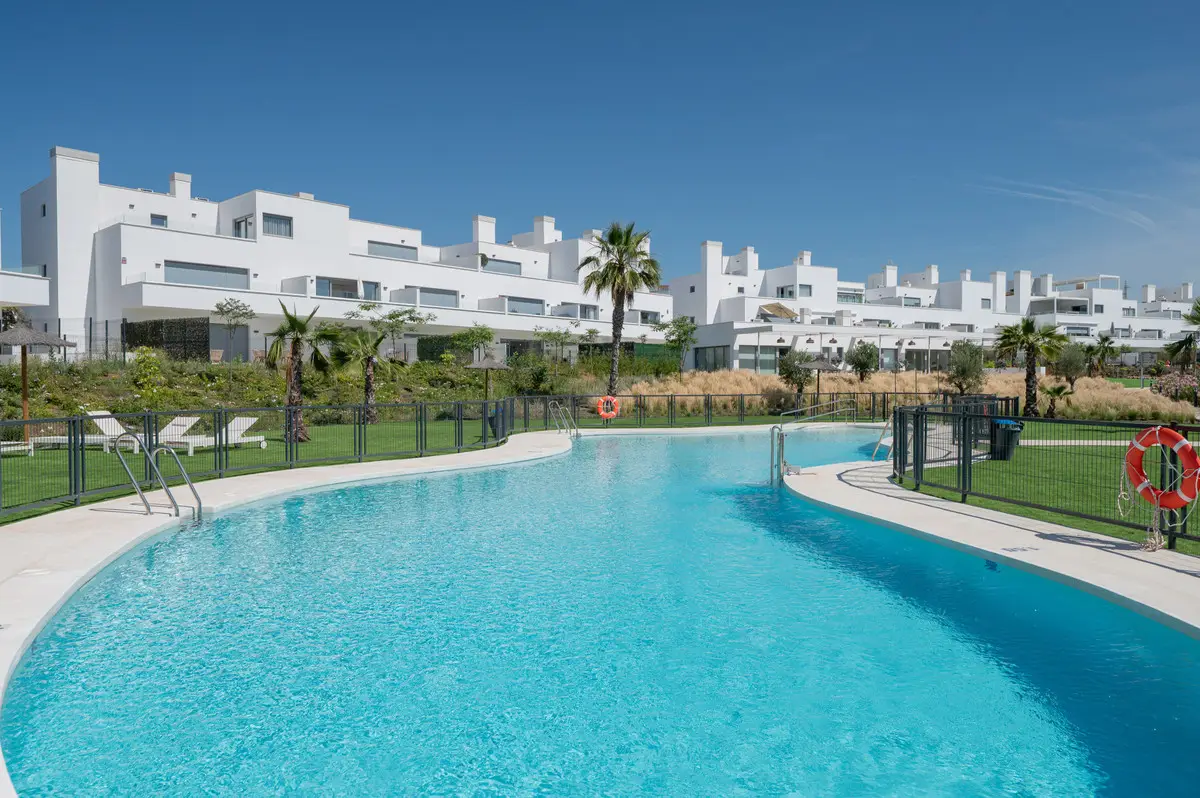 Ground Floor Apartment for sale in Estepona — photo 1