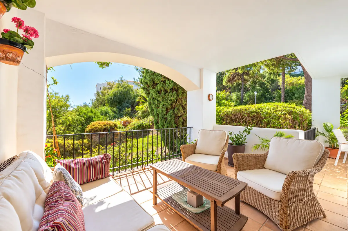 Ground Floor Apartment for sale in Benahavís — photo 1