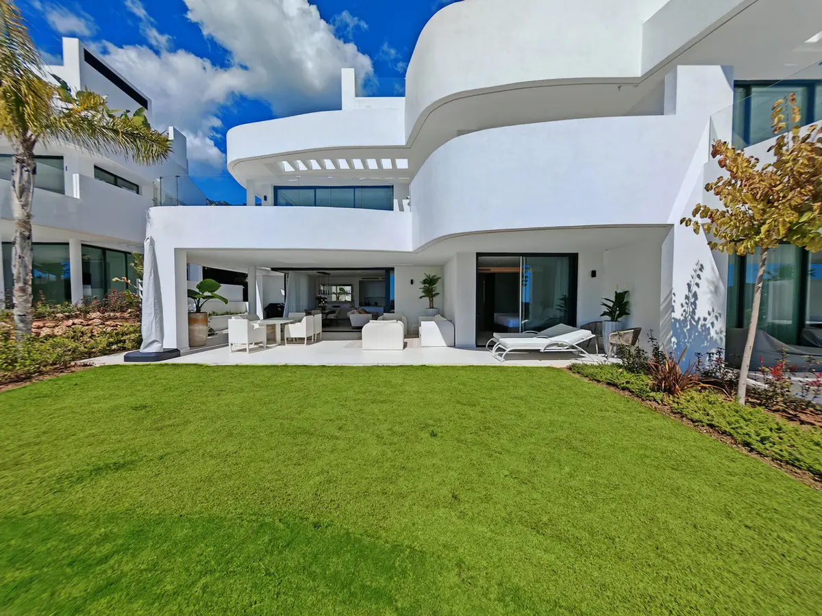 Ground Floor Apartment for sale in Marbella — photo 1