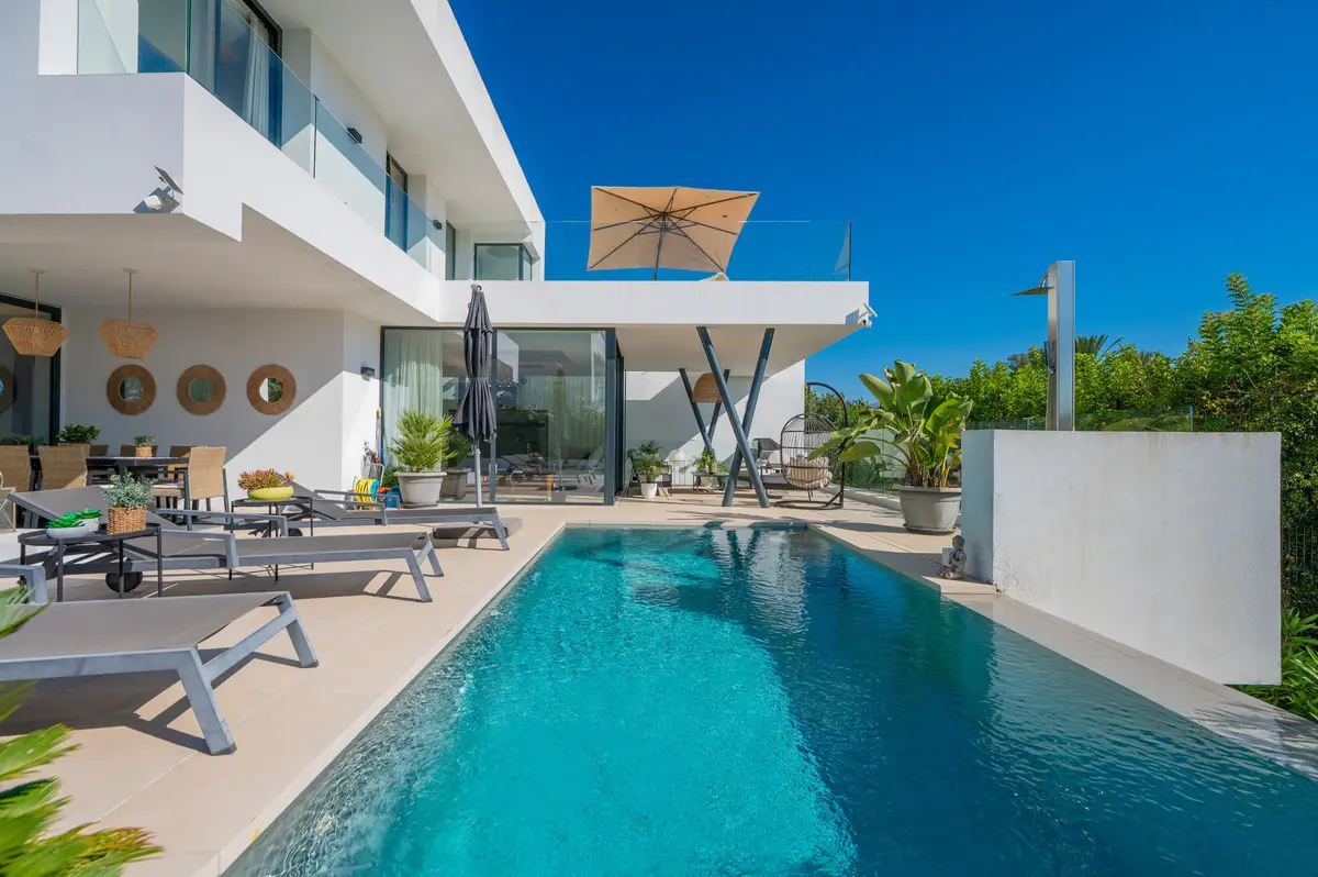 Detached Villa for sale in Estepona — photo 1