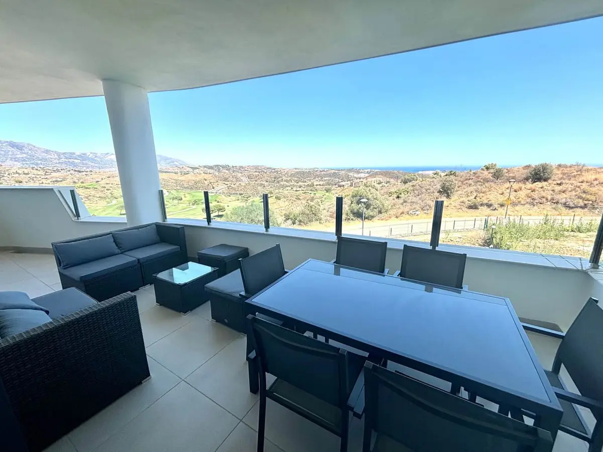 Middle Floor Apartment for sale in La Cala de Mijas — photo 1