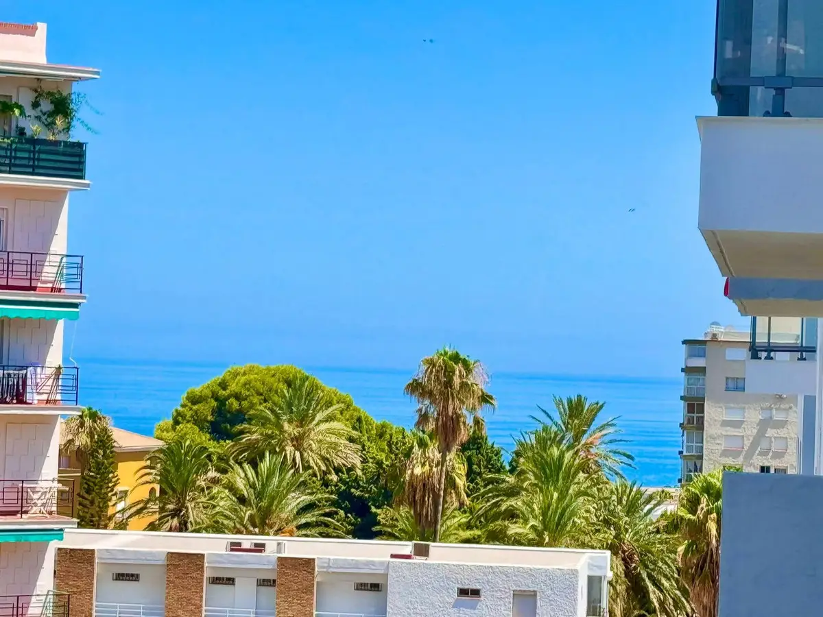 Mieszkanie na środkowym piętrze na sprzedaż w Benalmadena Costa — zdjęcie 1