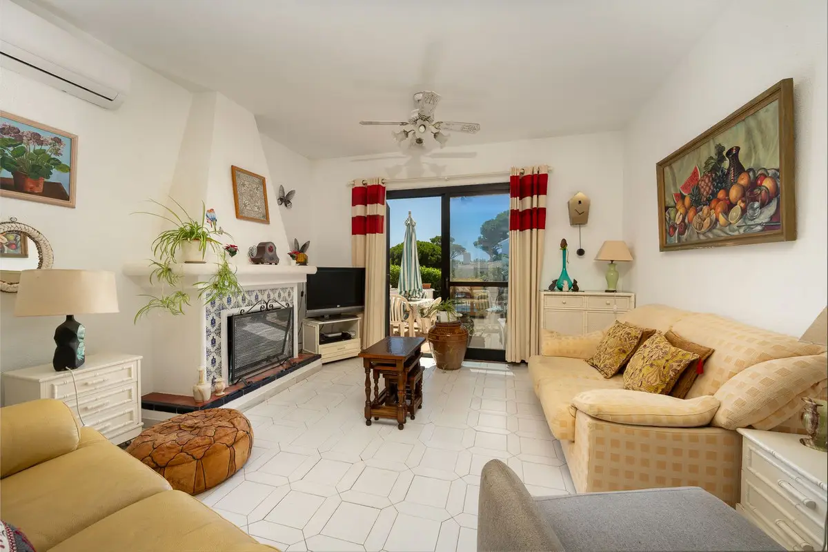 Townhouse for sale in Calahonda — photo 1