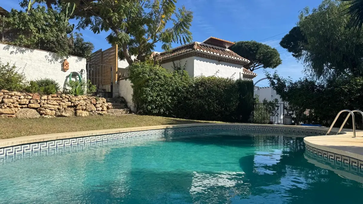 Detached Villa for sale in Calahonda — photo 1