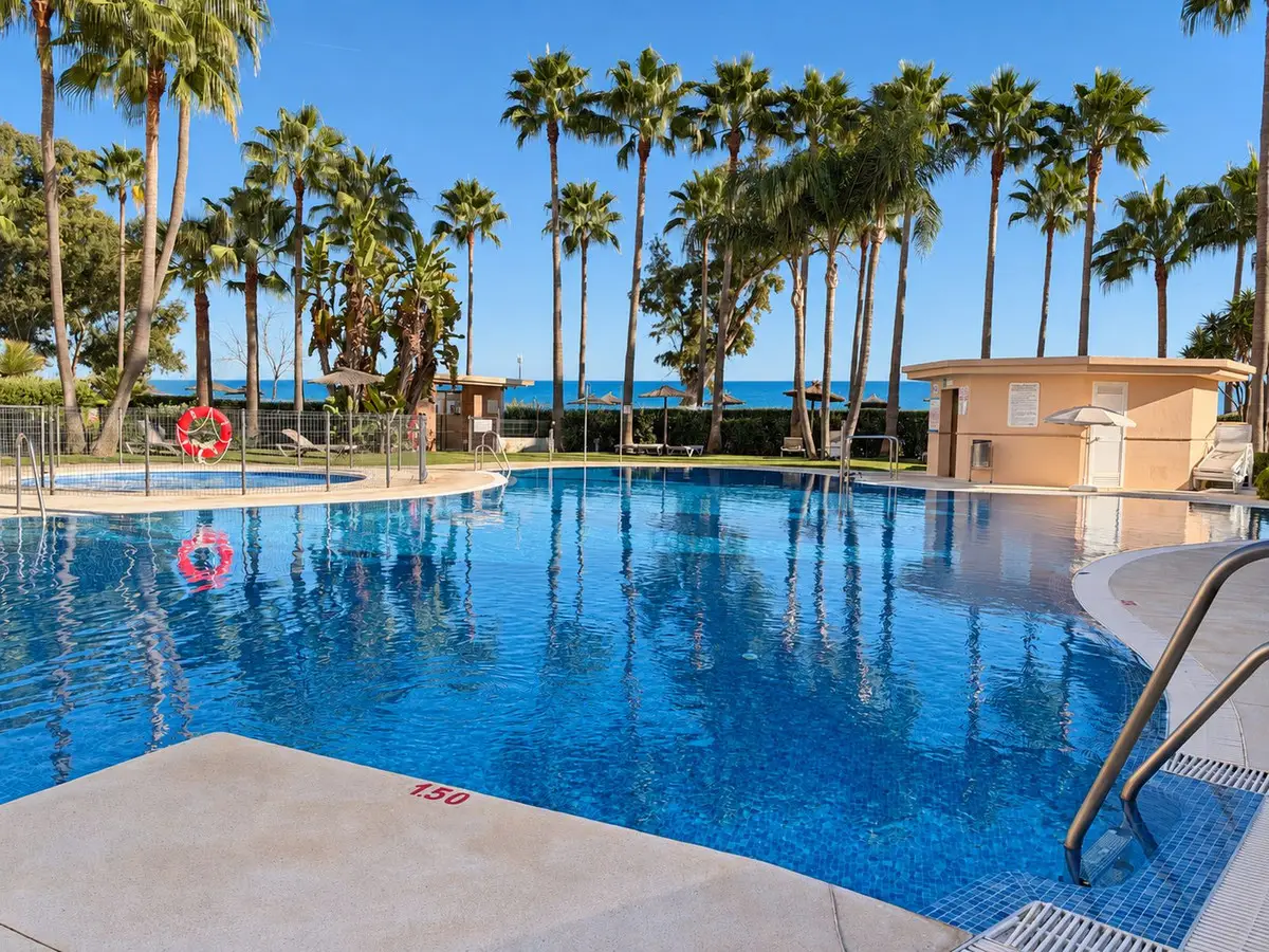 Ground Floor Apartment for sale in Estepona — photo 1