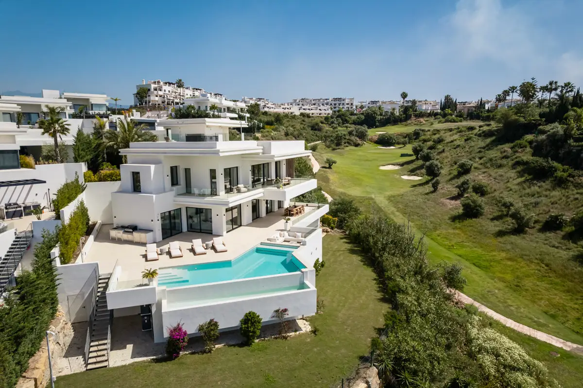Detached Villa for sale in Estepona — photo 1