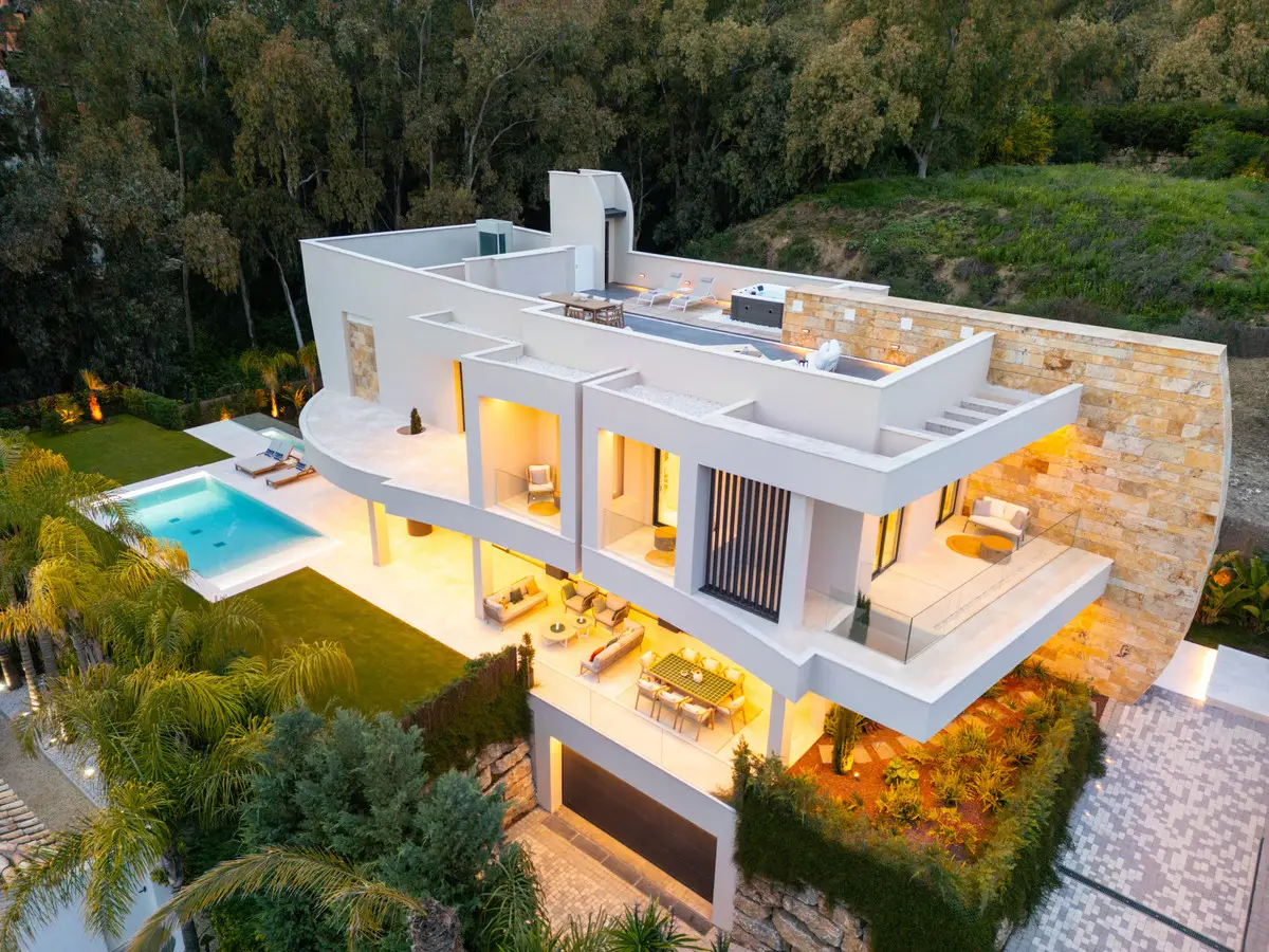 Detached Villa for sale in Nueva Andalucía — photo 1
