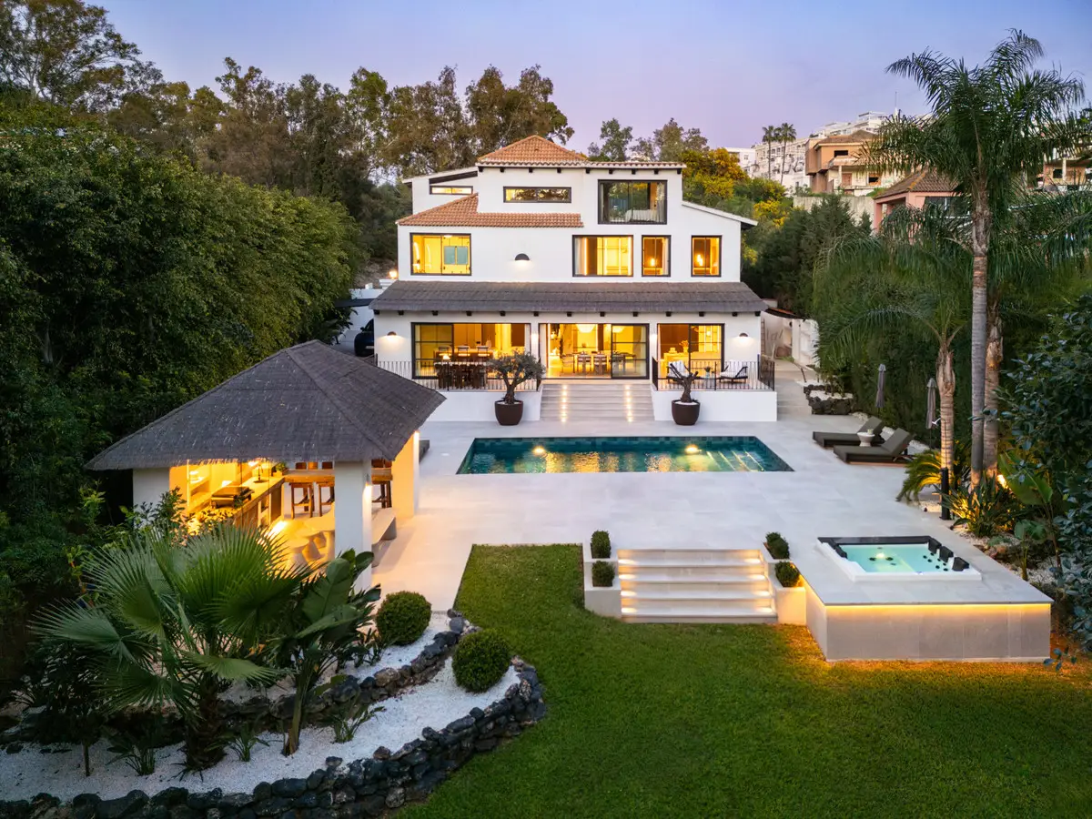Detached Villa for sale in Nueva Andalucía — photo 1