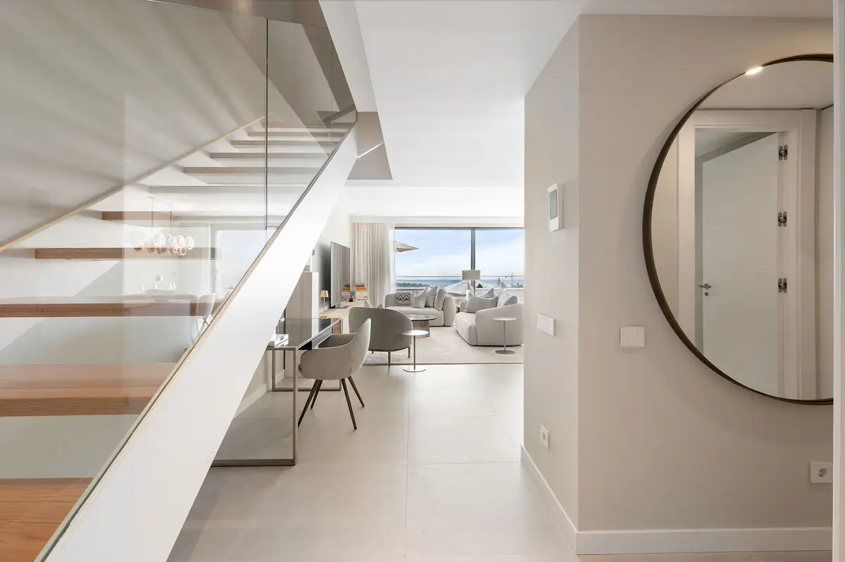 Middle Floor Apartment for sale in Estepona — photo 1
